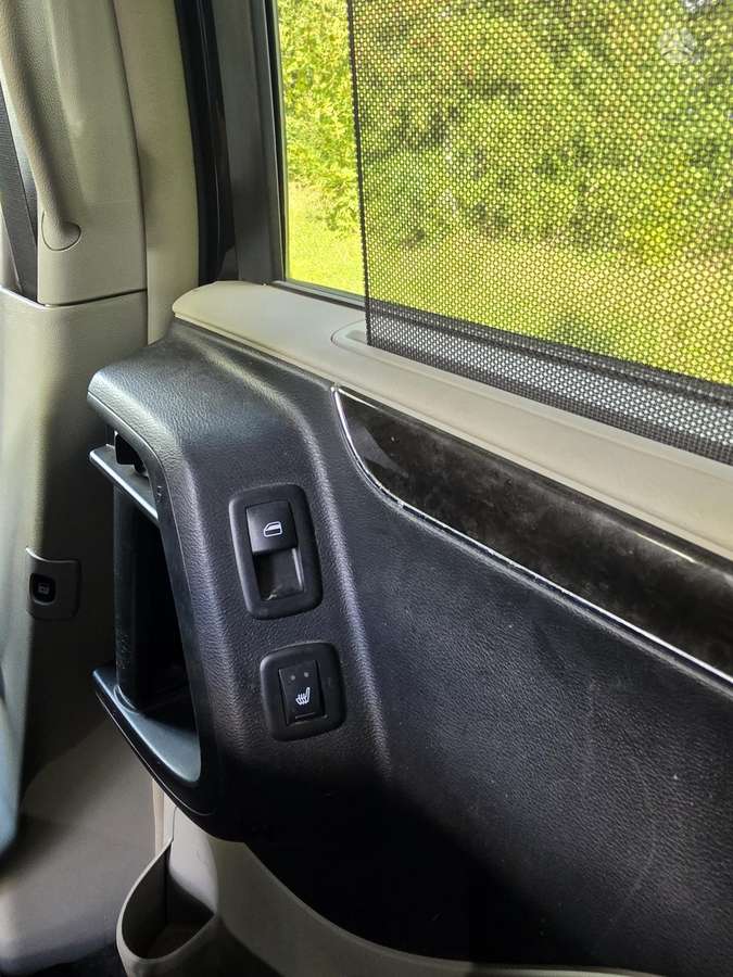 Lancia Voyager 2015 — photo 11