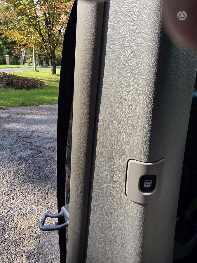 Lancia Voyager 2015 — photo 13