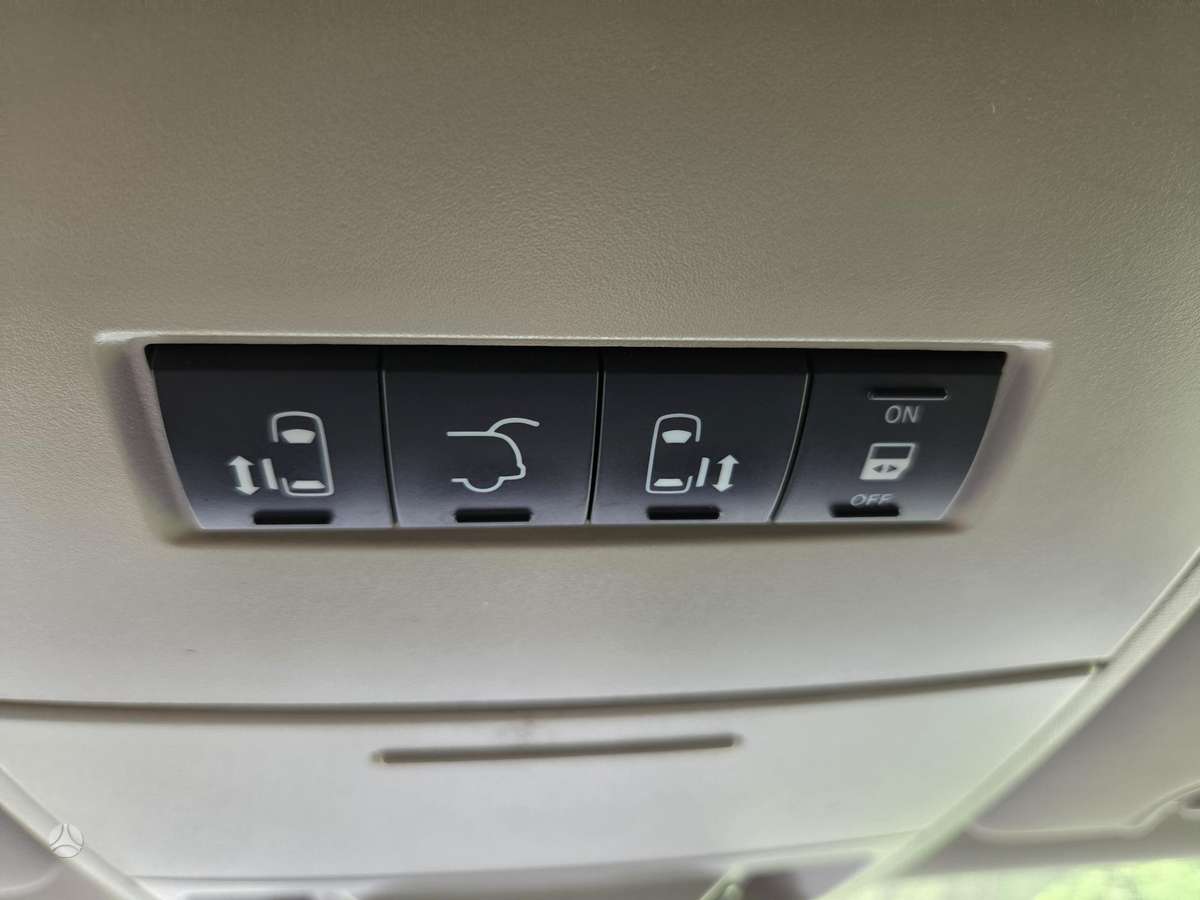 Lancia Voyager 2015 — photo 15