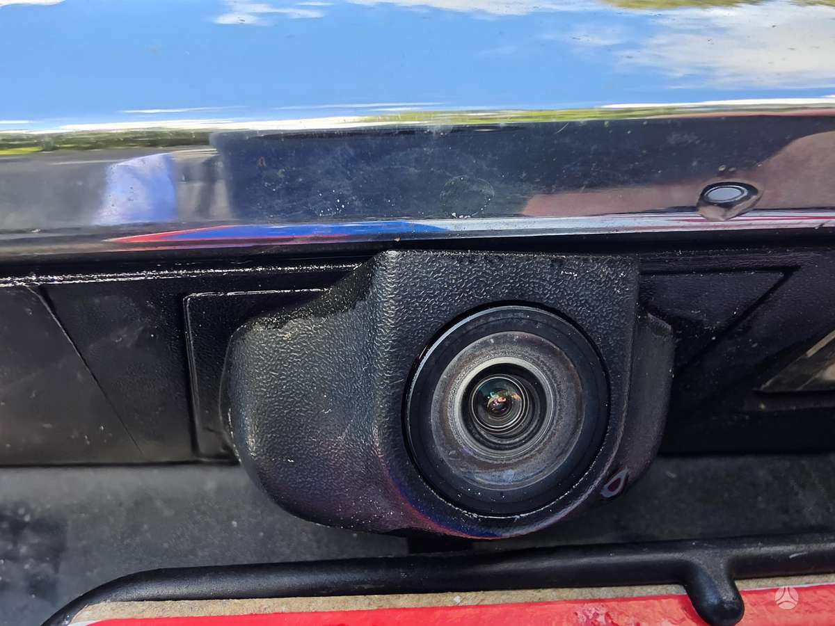 Lancia Voyager 2015 — photo 17