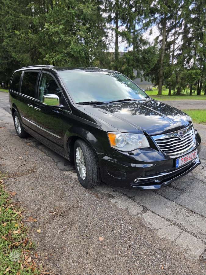 Lancia Voyager 2015 — engine 2800 cm³, 177 HP (130kW)