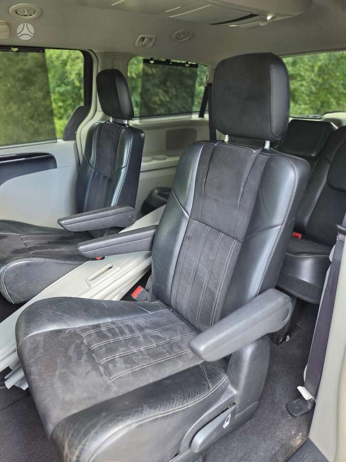 Lancia Voyager 2015 — photo 7