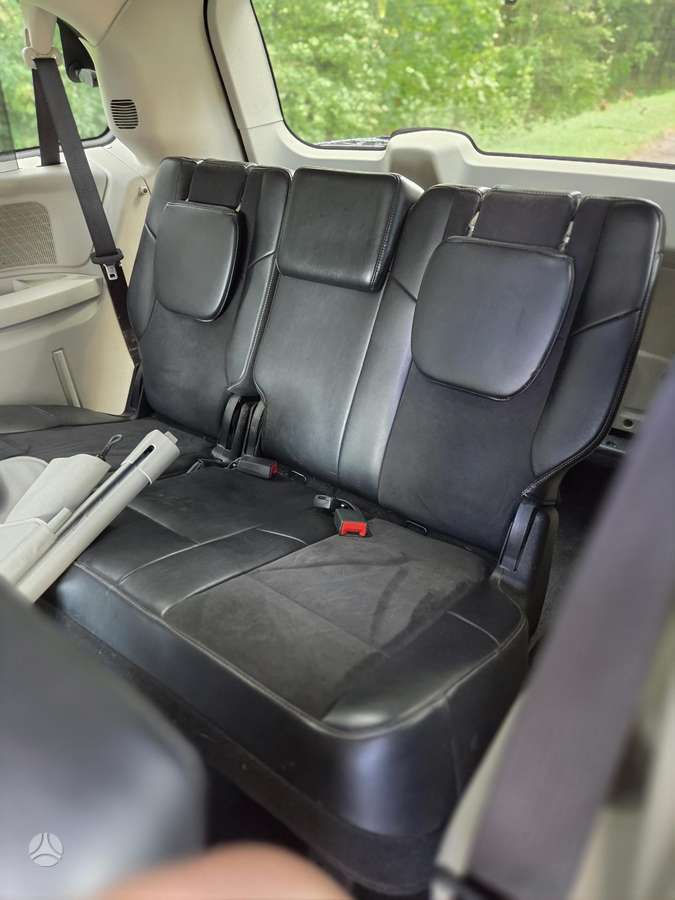Lancia Voyager 2015 — photo 9