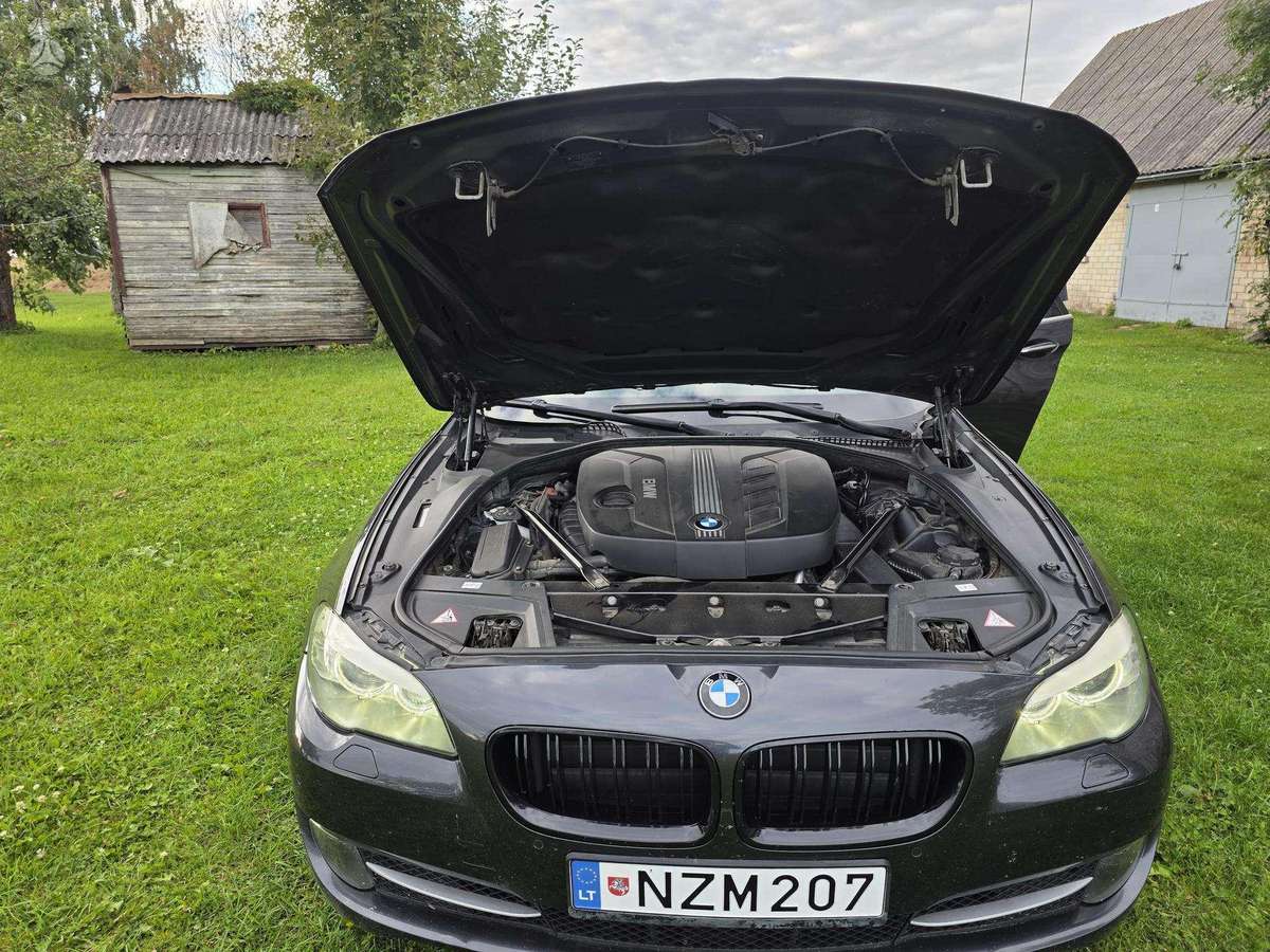 BMW 520 2011 — photo 12
