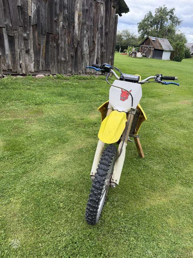 Suzuki RMZ 2006 — rear view