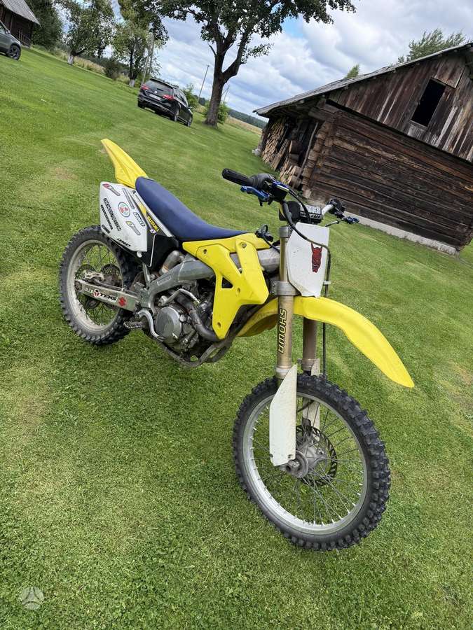 Suzuki RMZ 2006 — interior