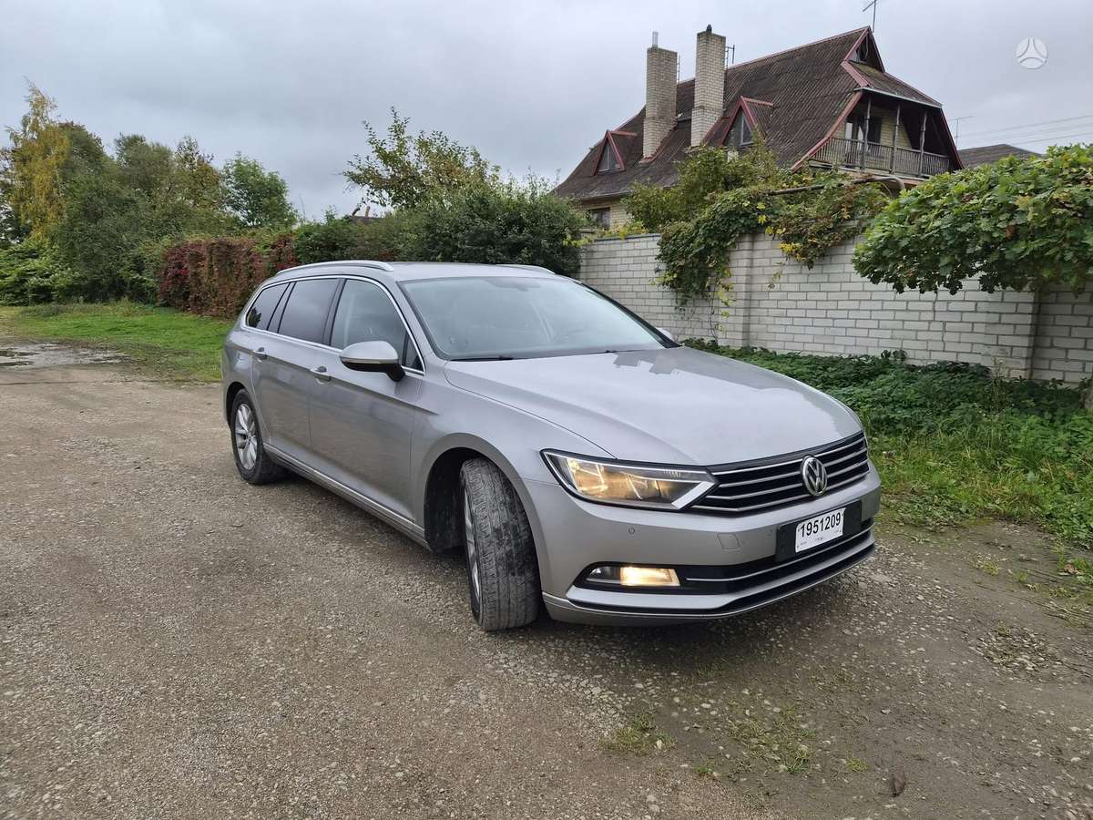 Volkswagen Passat 2015 — вигляд ззаду