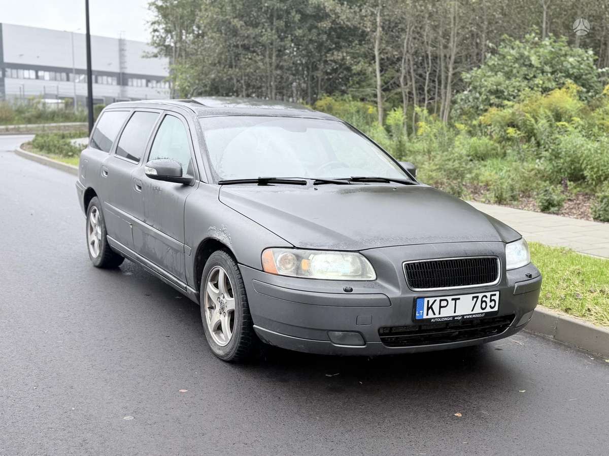 Volvo V70 2007 — rear view