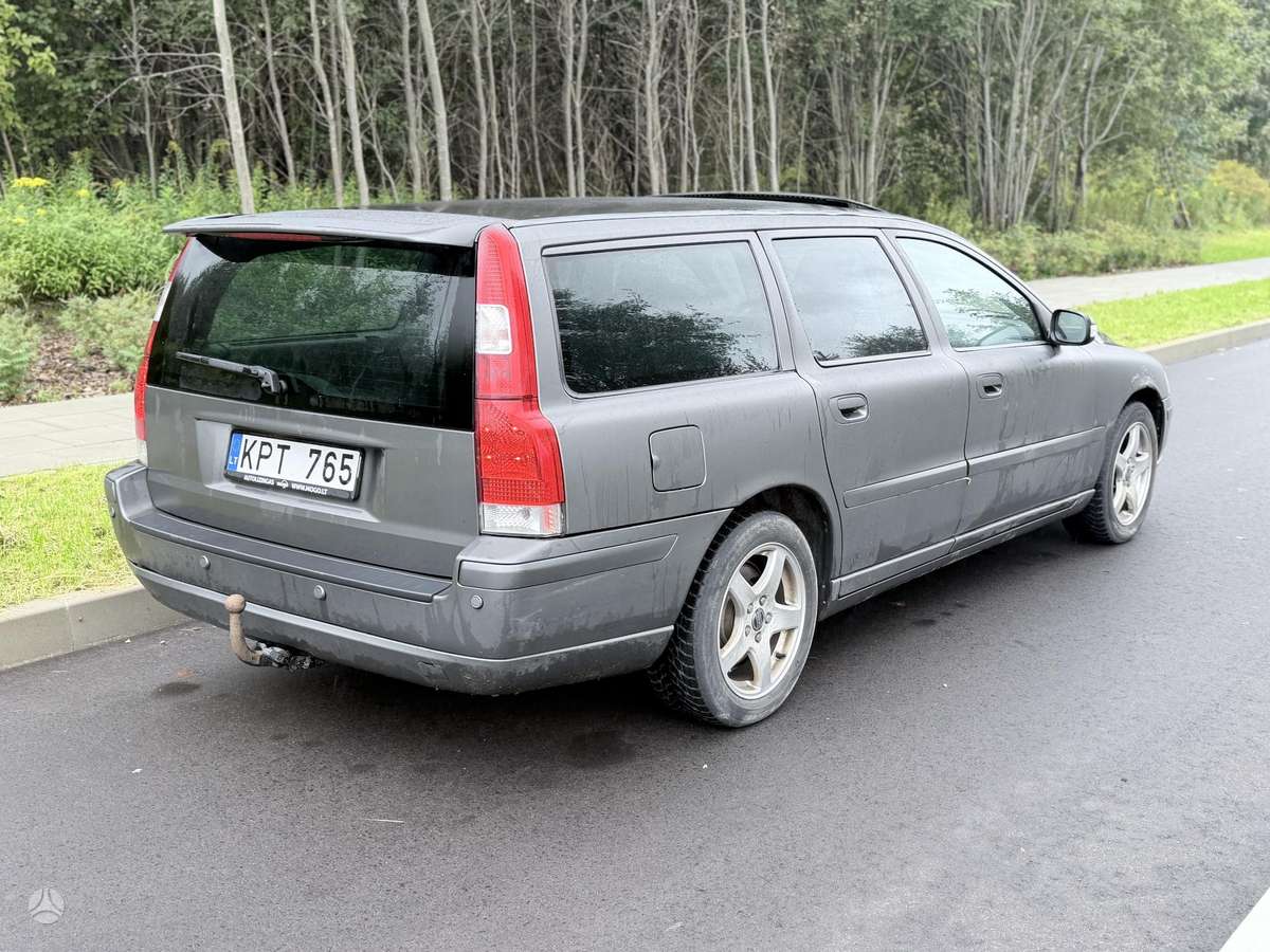 Volvo V70 2007 — interior