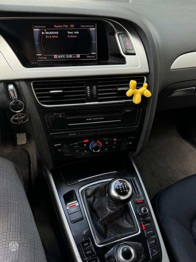 Audi A4 2009 — photo 16