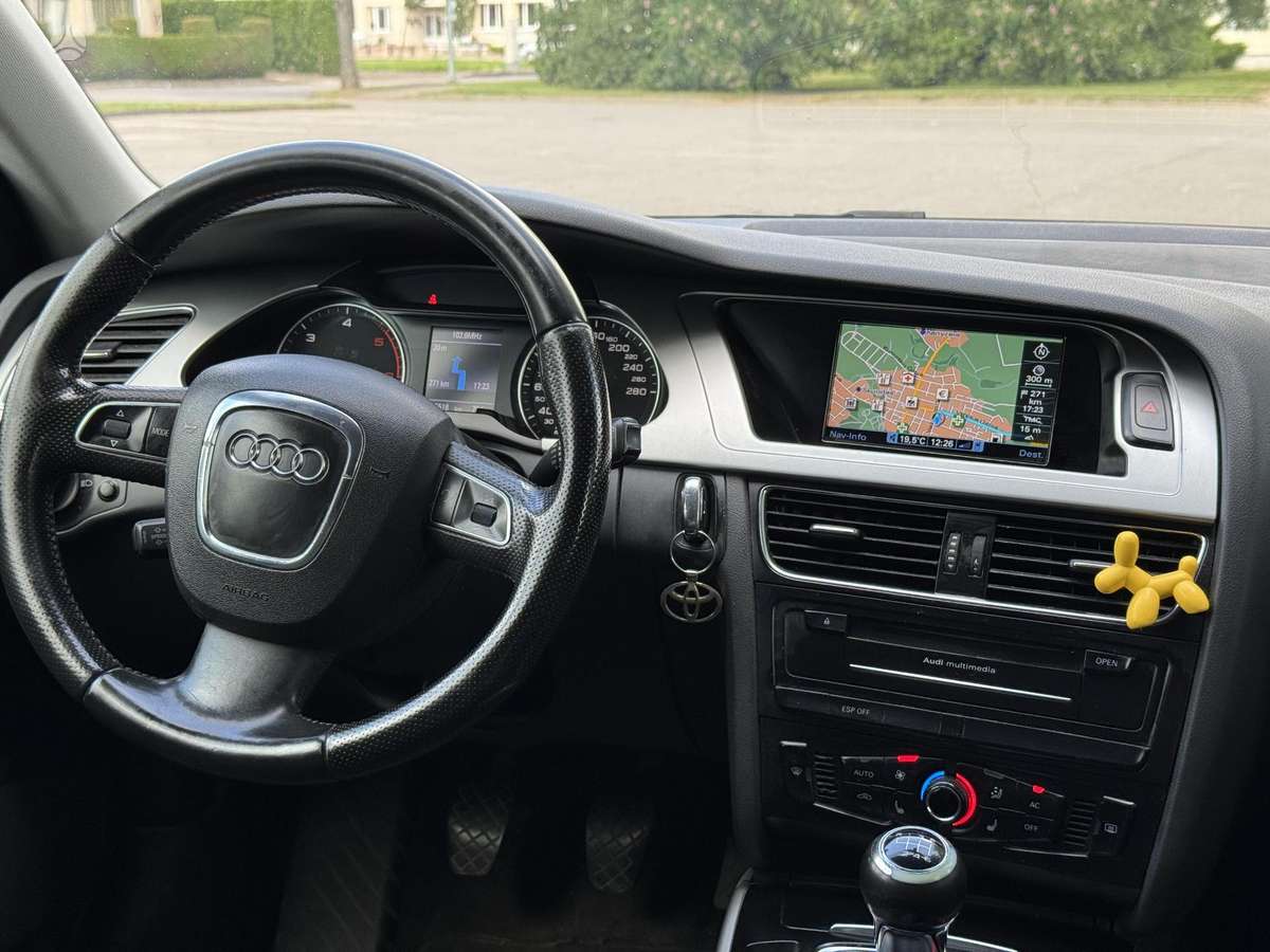 Audi A4 2009 — photo 18