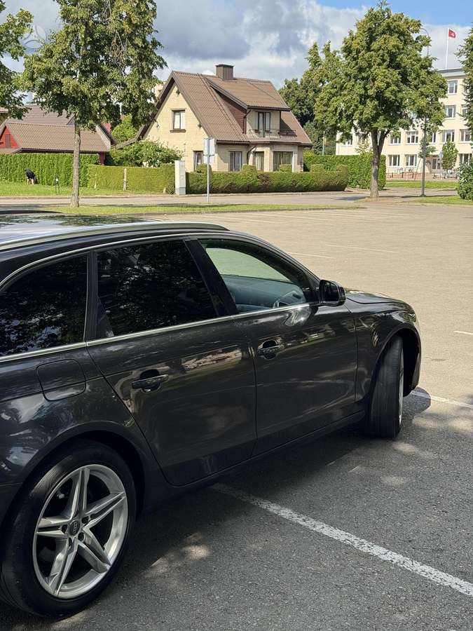 Audi A4 2009 — engine 1968 cm³, 120 HP (88kW)