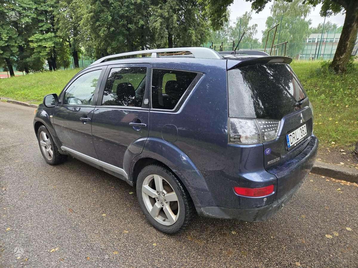 Mitsubishi Outlander 2008 — rear view