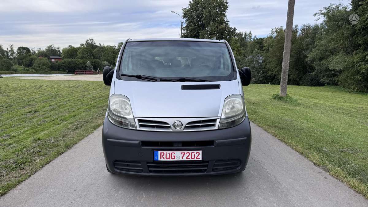 Opel Vivaro 2005 — вигляд ззаду