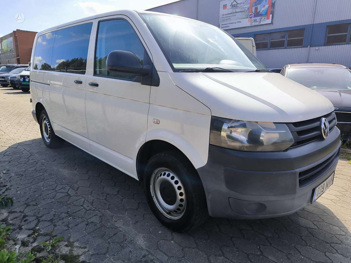Volkswagen Transporter 2012 — rear view