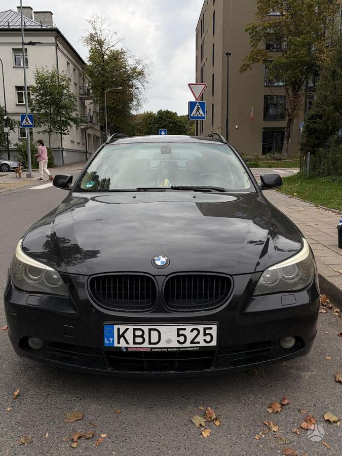BMW 525 2004 — салон