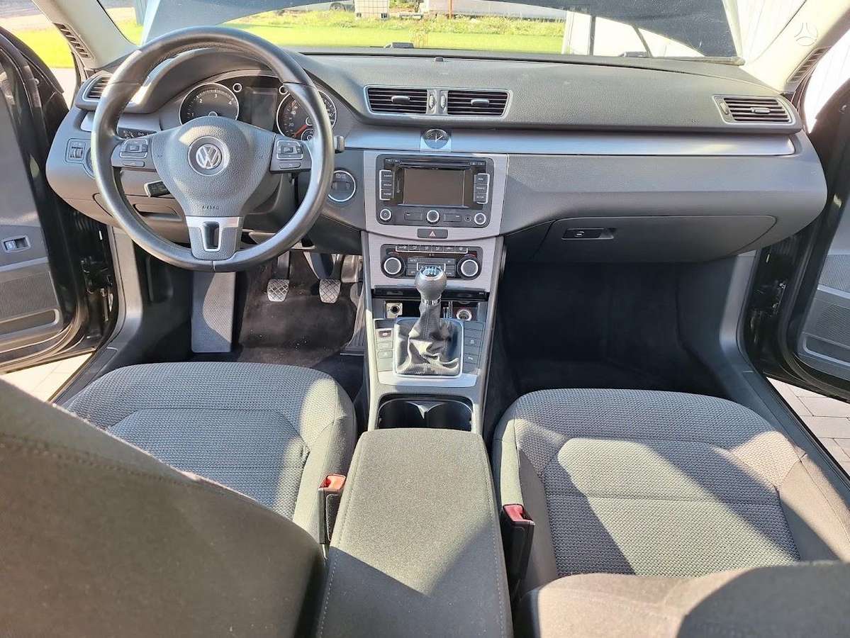 Volkswagen Passat 2011 — photo 7