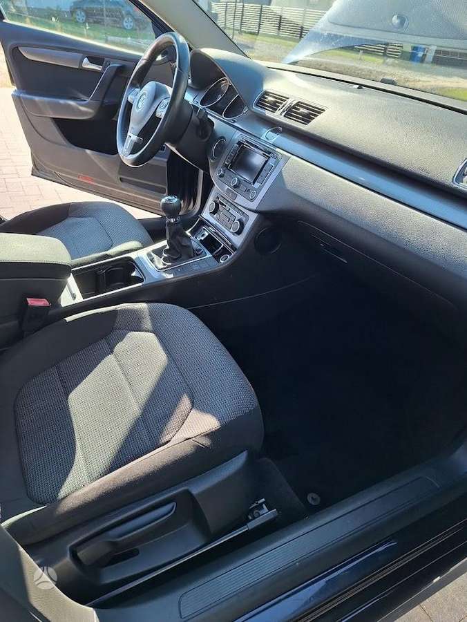 Volkswagen Passat 2011 — photo 8