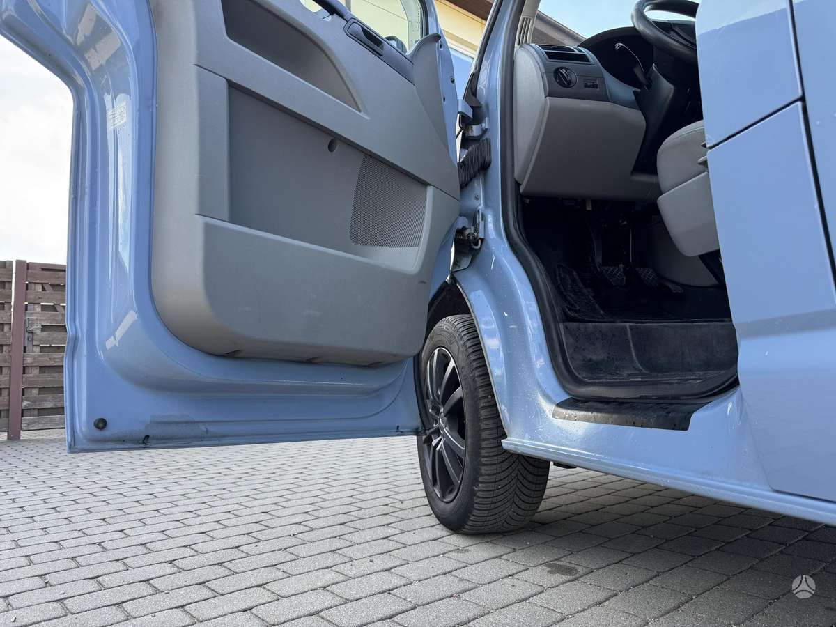 Volkswagen Transporter 2008 — photo 13