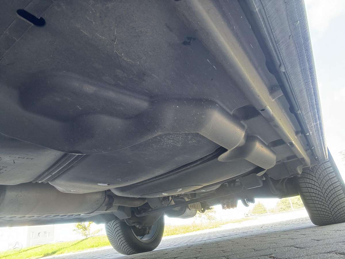 Volkswagen Transporter 2008 — photo 35