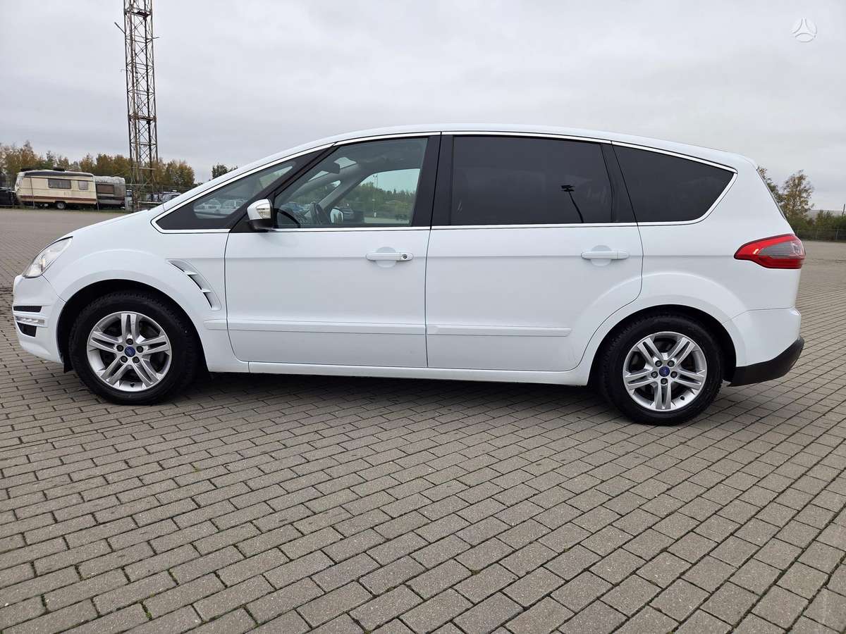 Ford S-MAX 2011 — вигляд ззаду