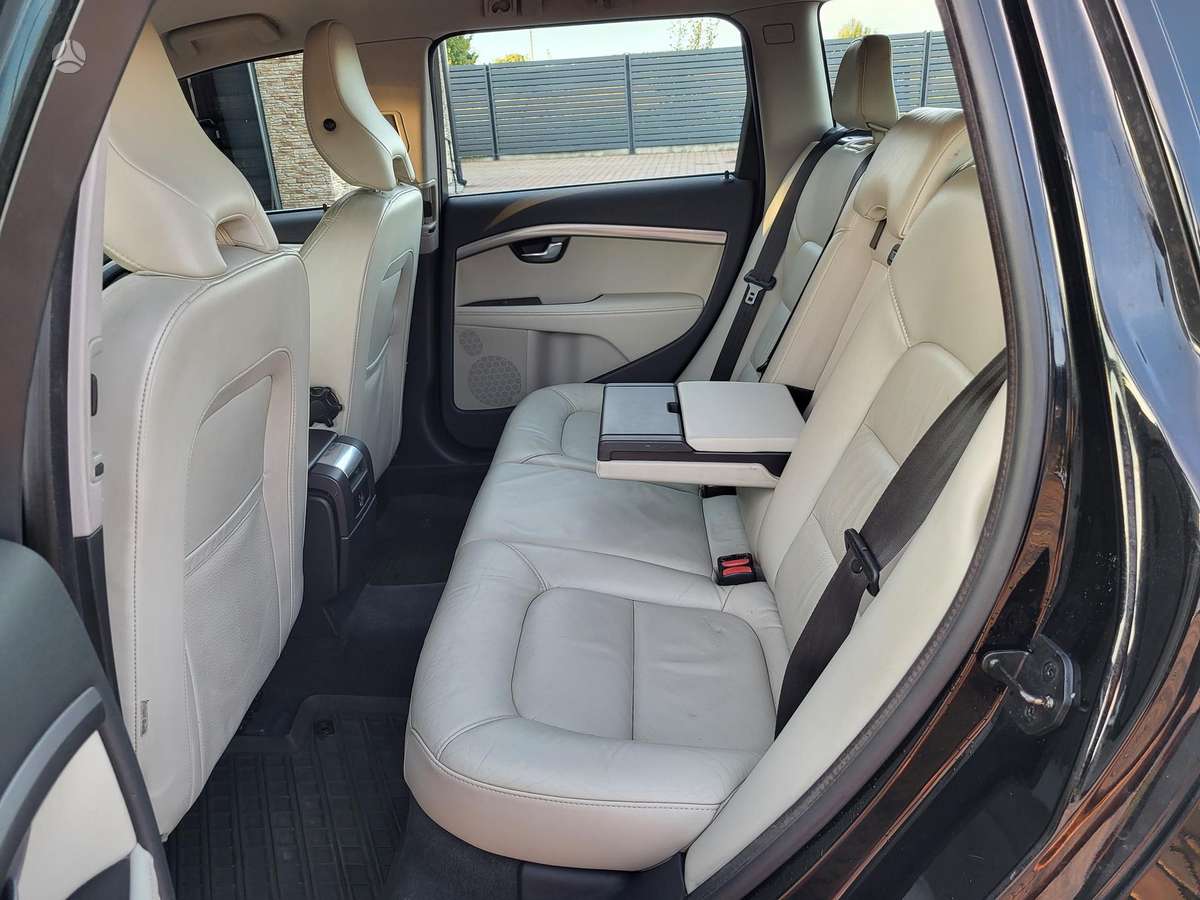 Volvo V70 2012 — photo 11