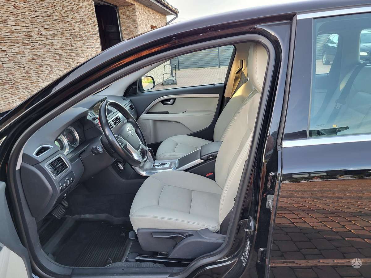 Volvo V70 2012 — photo 12