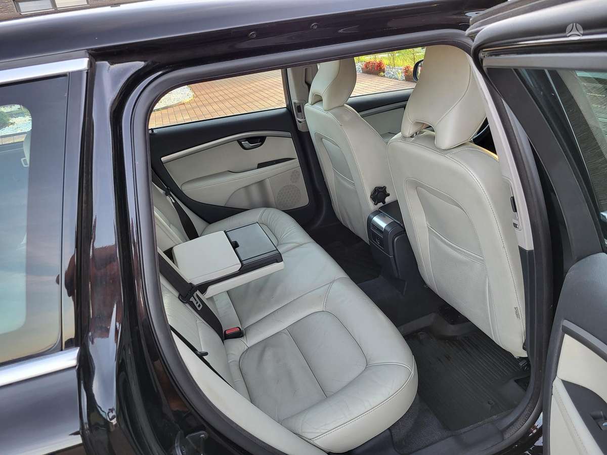 Volvo V70 2012 — photo 14