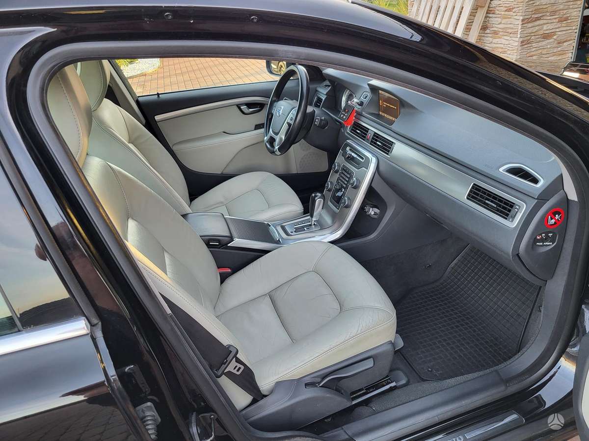 Volvo V70 2012 — photo 15