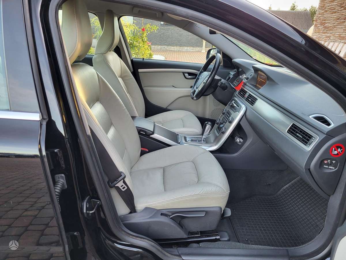 Volvo V70 2012 — photo 16