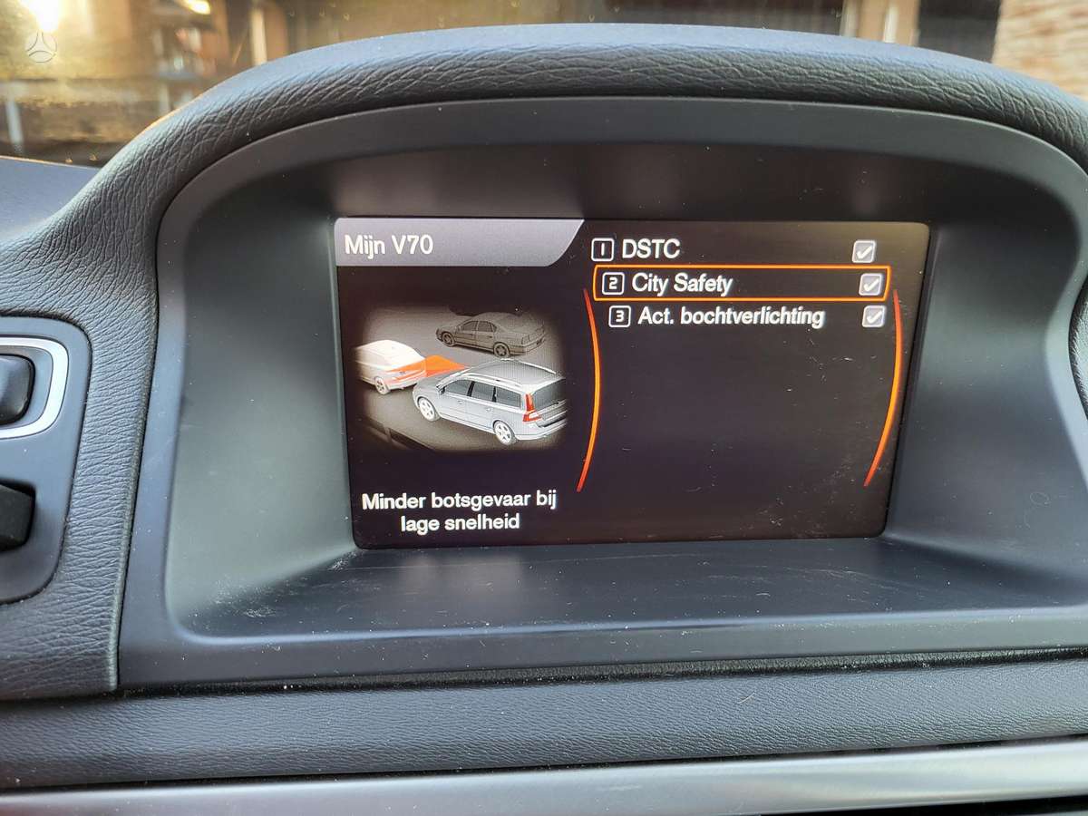 Volvo V70 2012 — photo 17