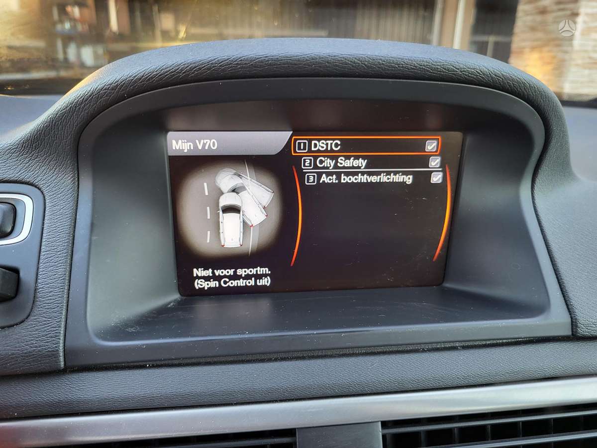 Volvo V70 2012 — photo 18