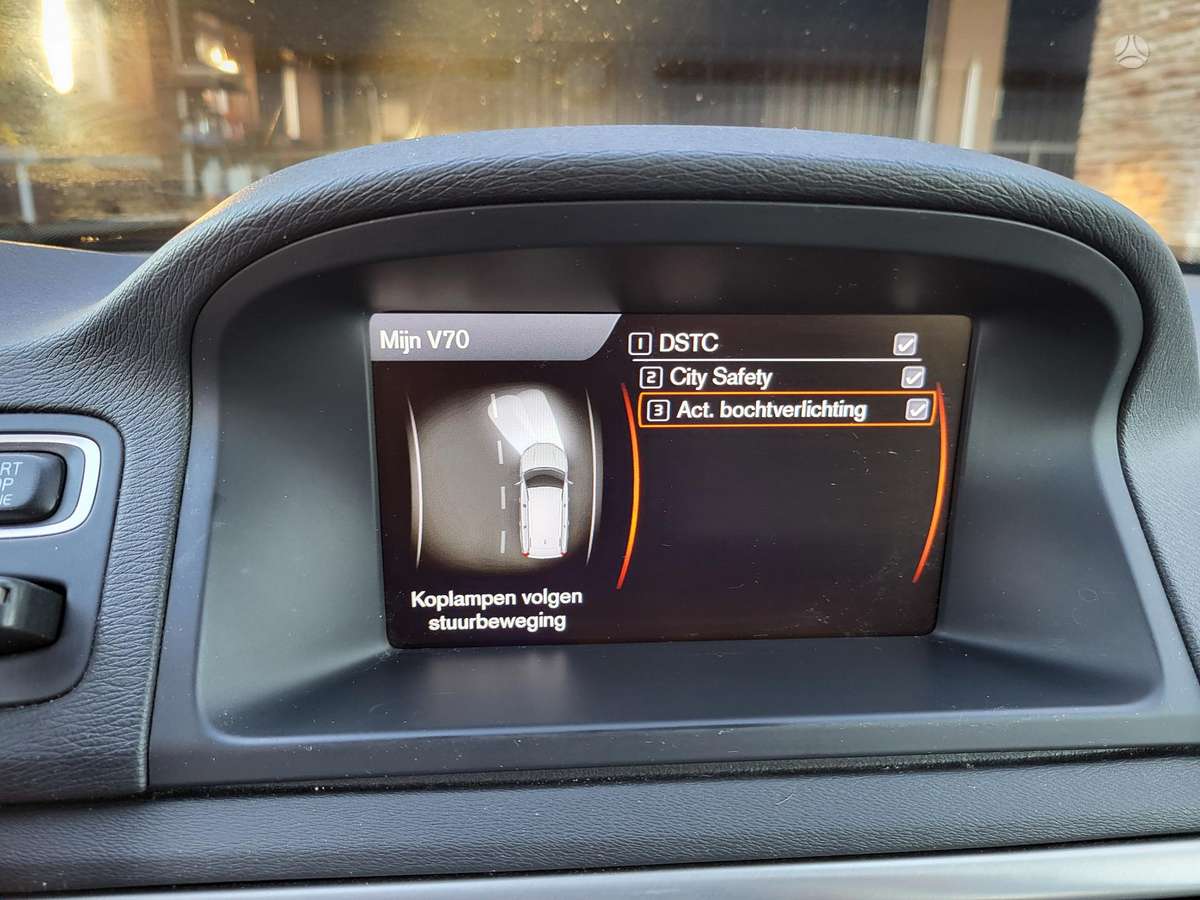 Volvo V70 2012 — photo 21