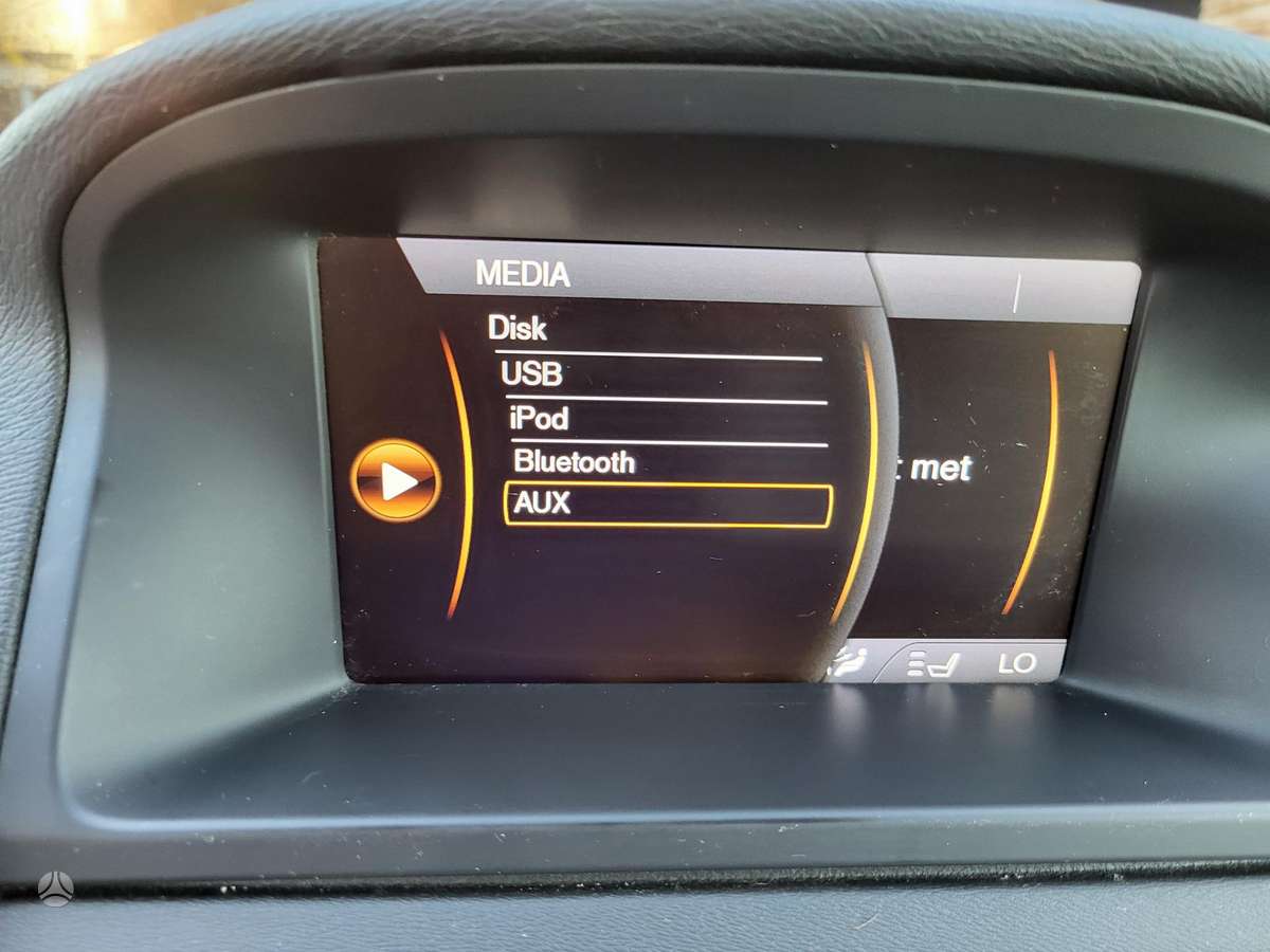 Volvo V70 2012 — photo 22