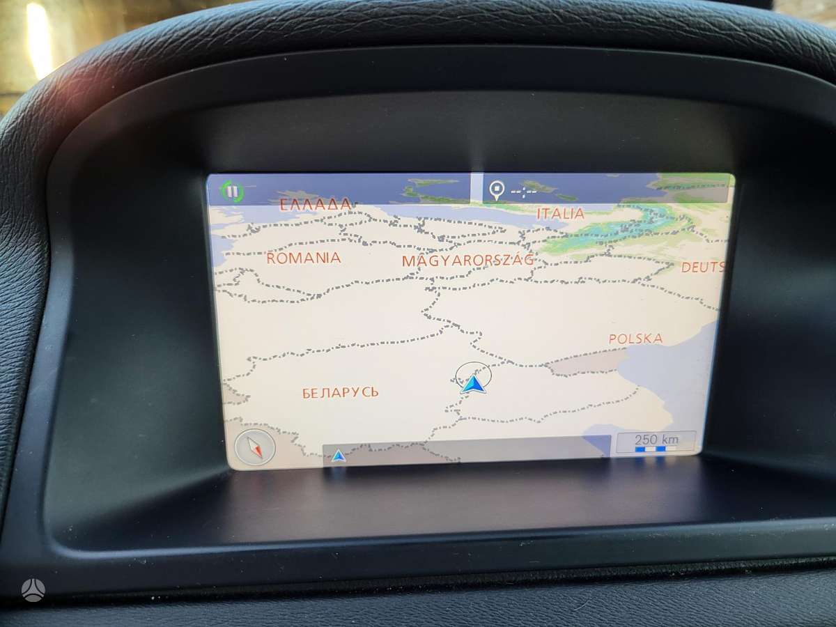 Volvo V70 2012 — photo 23