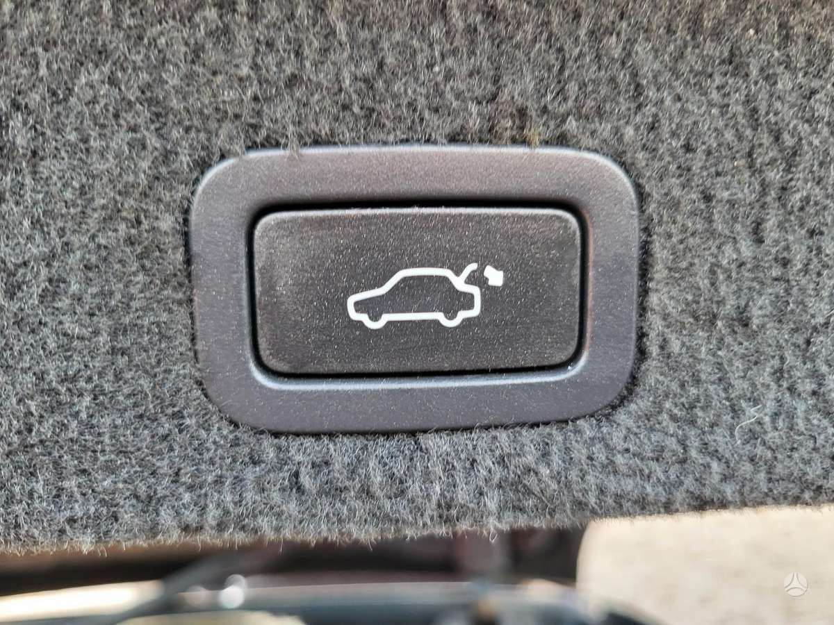 Volvo V70 2012 — photo 24