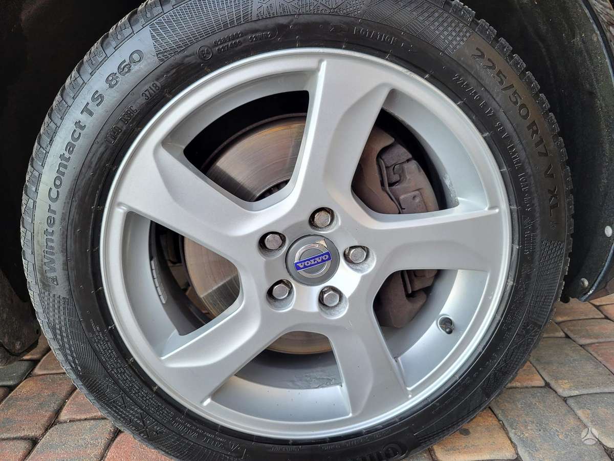 Volvo V70 2012 — photo 25