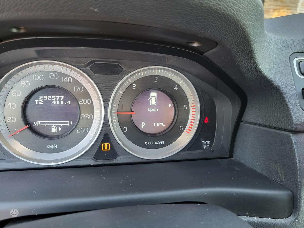 Volvo V70 2012 — photo 28