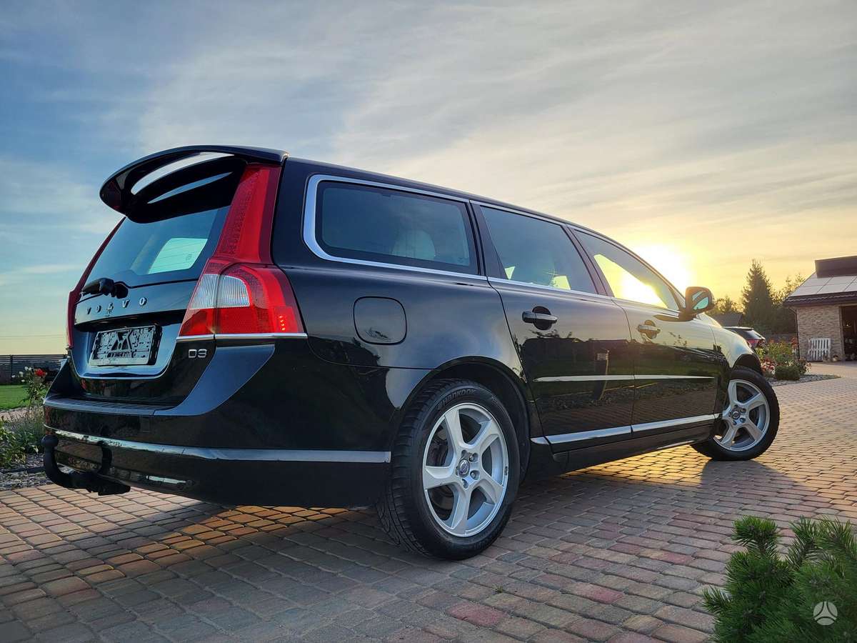 Volvo V70 2012 — interior