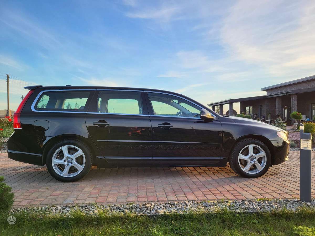Volvo V70 2012 — photo 8