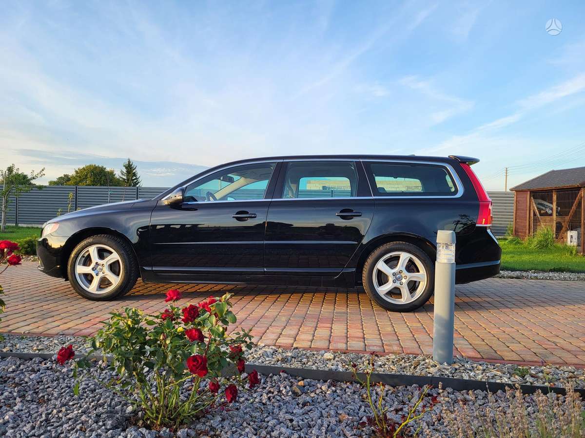 Volvo V70 2012 — photo 9