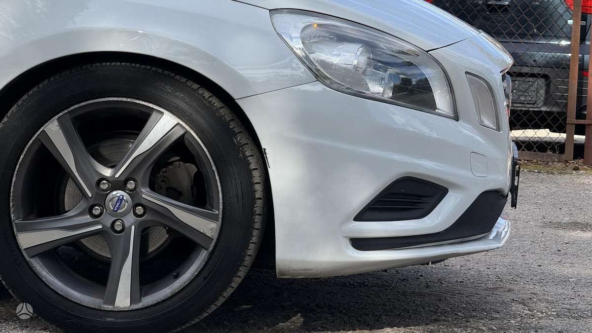 Volvo V60 2011 — photo 10