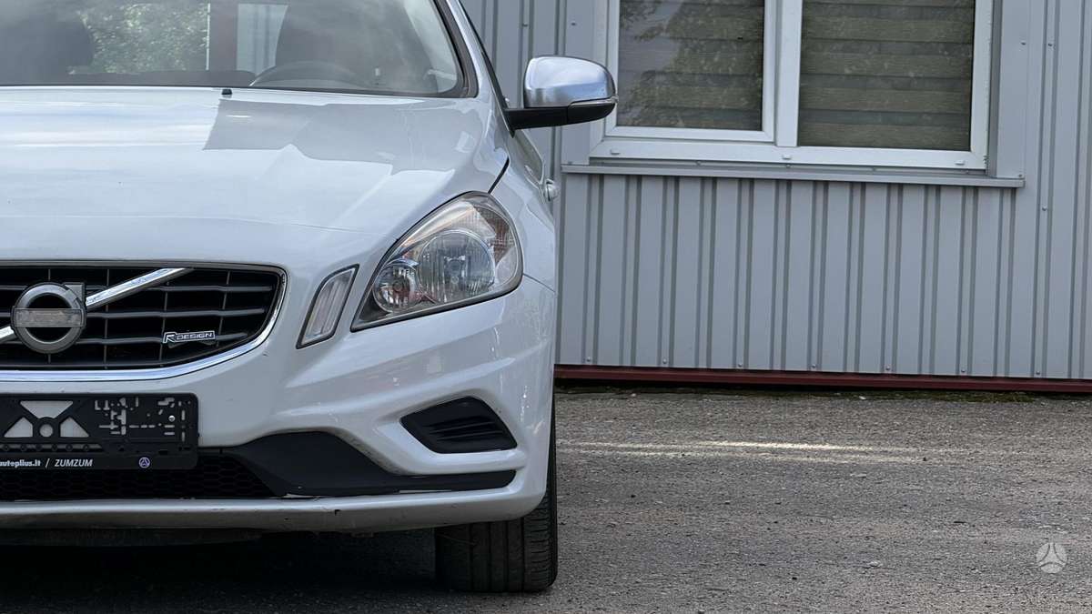 Volvo V60 2011 — photo 11