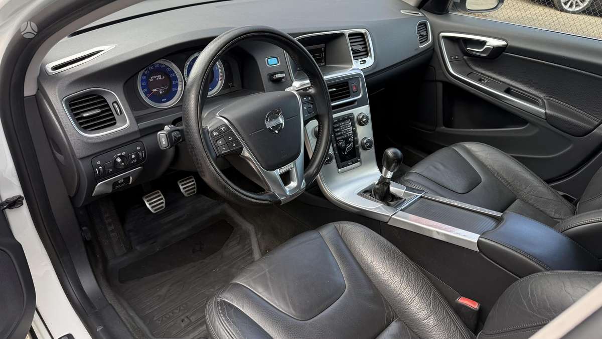 Volvo V60 2011 — photo 13
