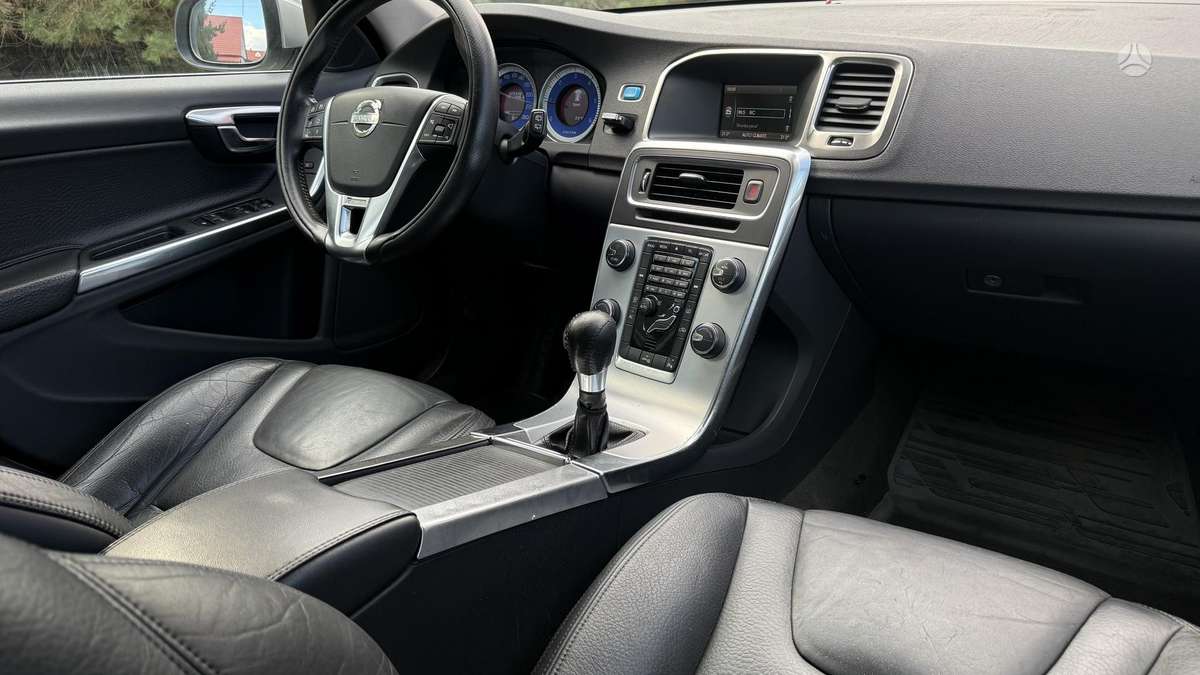 Volvo V60 2011 — photo 15