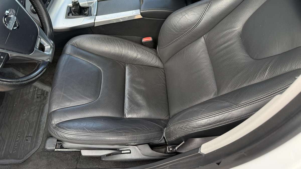 Volvo V60 2011 — photo 16