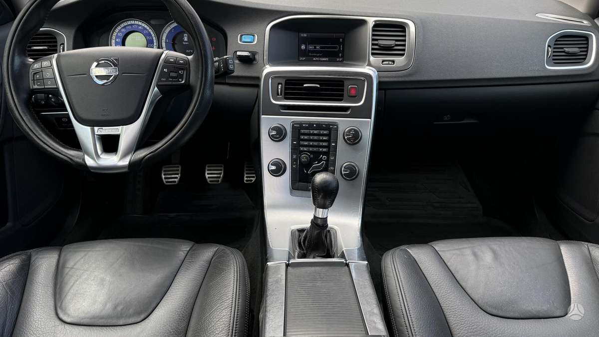 Volvo V60 2011 — photo 17