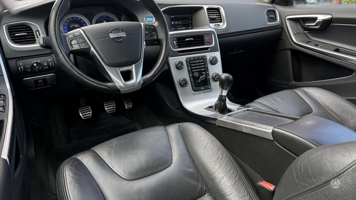 Volvo V60 2011 — photo 18