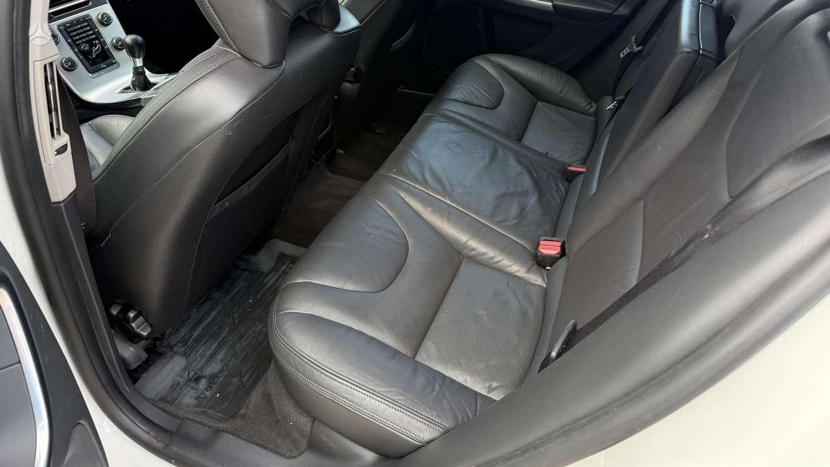 Volvo V60 2011 — photo 19