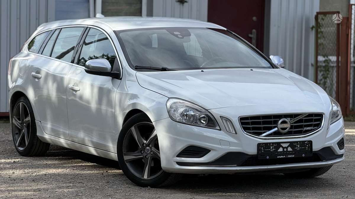 Volvo V60 2011 — rear view